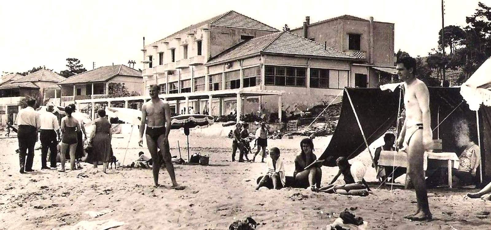 1276- Chenoua Plage avec le Grand Hotel2 - 1960.jpg